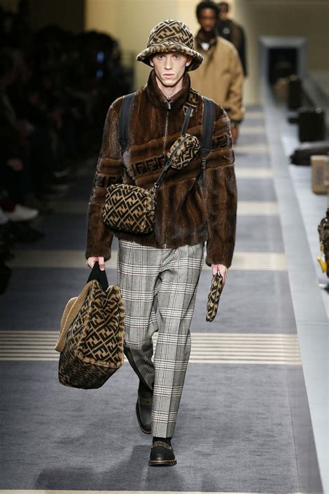 divani fendi 2018|Fendi Runway Fall 2018 at Milan Fashion Week .